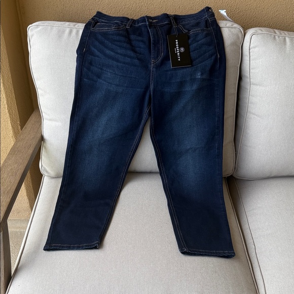 Elegant Dark Blue Women's Skinny Jeans NWT - Picture 1 of 7